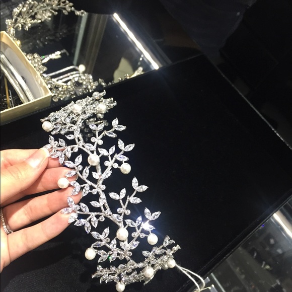 Swarovski Crystal Bridal Headpiece with pearls - Picture 1 of 8